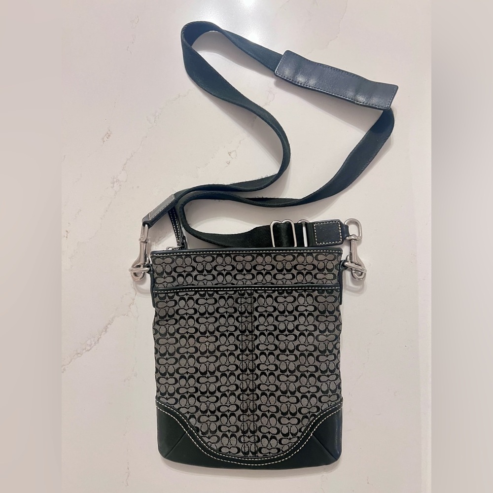 Vintage Coach Swingpack Crossbody Purse Black Leather/Knit with Silver Hardware